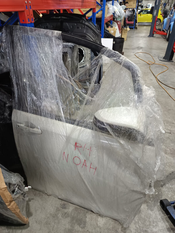 Toyota Noah ZRR80 Front Door RH