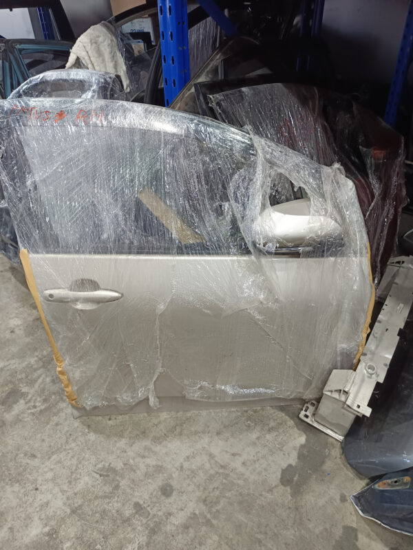 Toyota Prius Front Right Door 2016